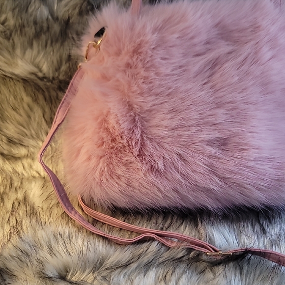 Elegant Pink Faux Fur Shoulder Bag - Picture 4 of 13